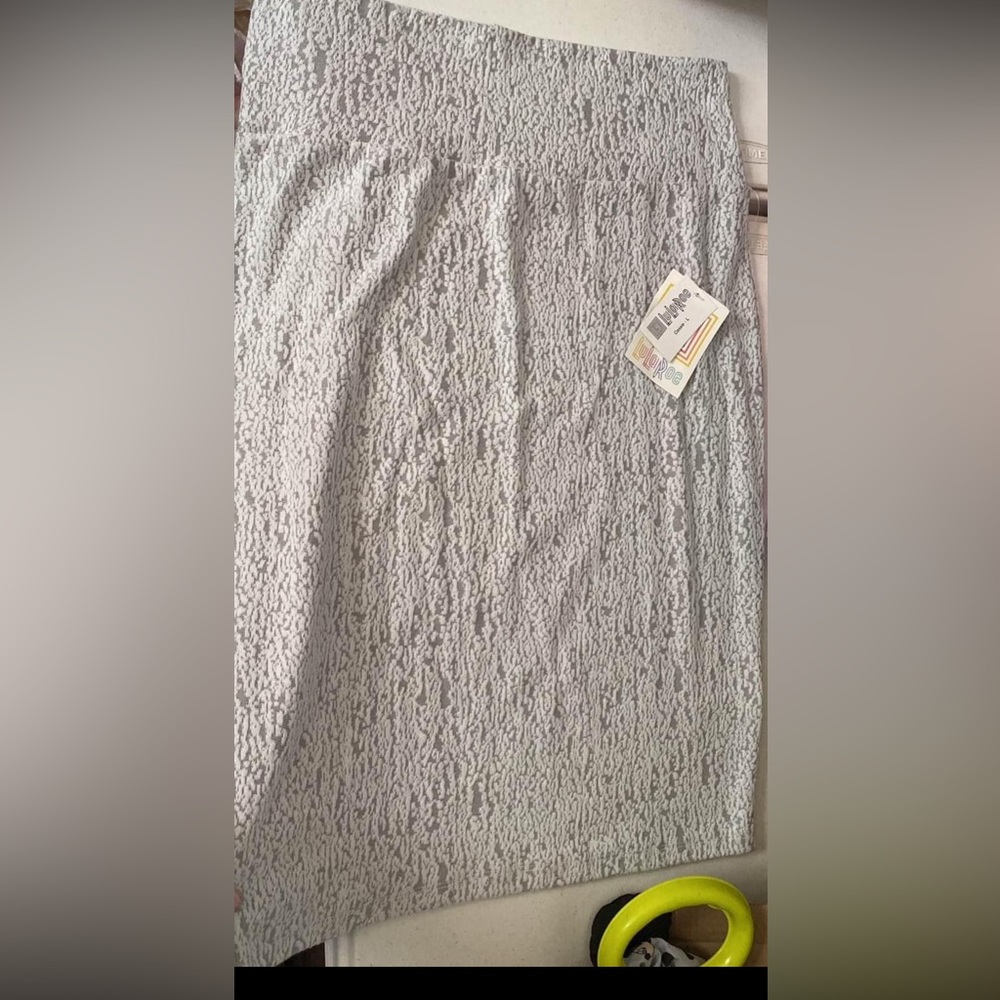 Lularoe L Cassie - NWT - Retails for $35